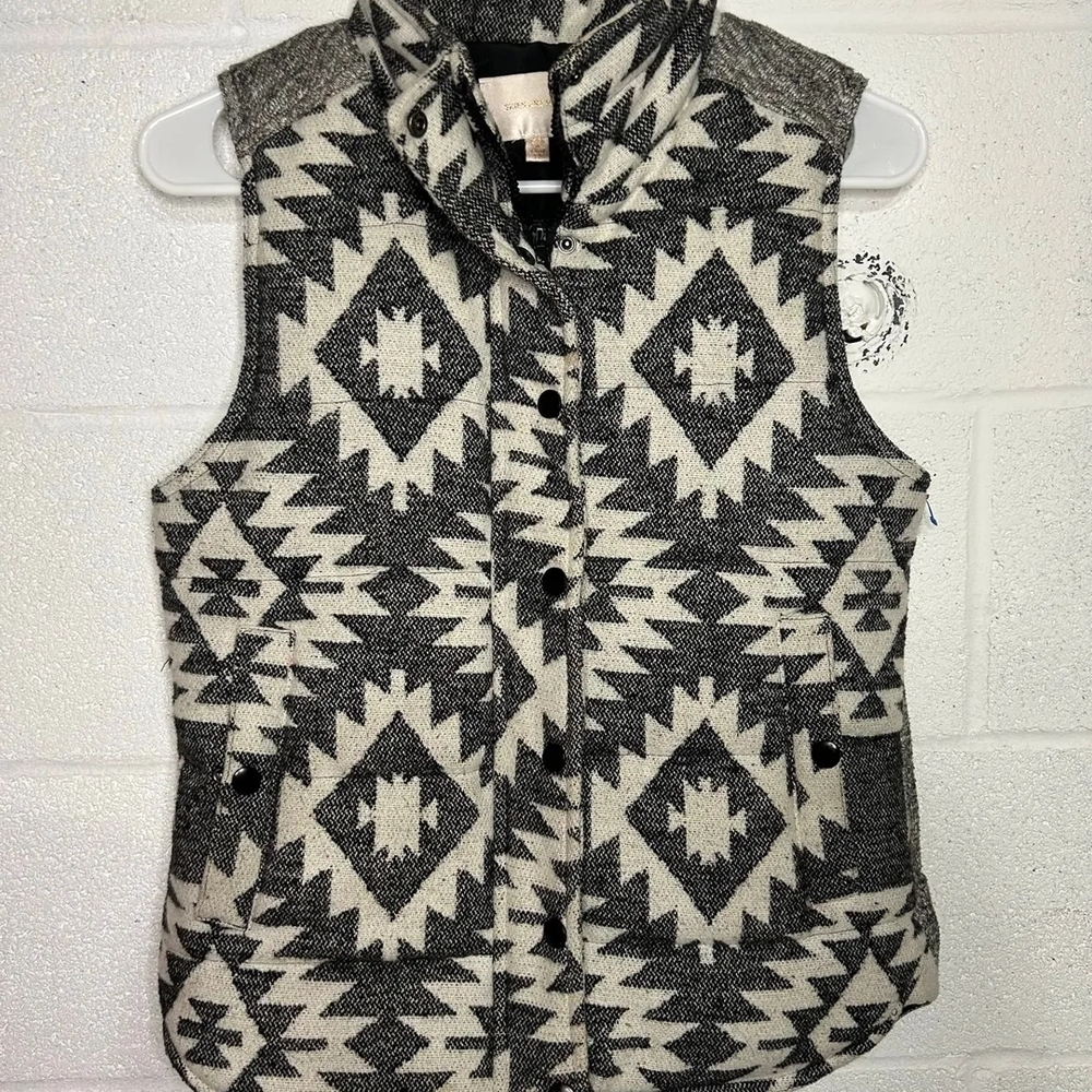 Skies Are Blue Black and Cream Vest